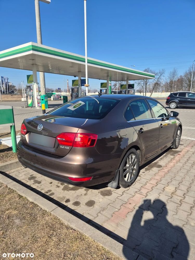Volkswagen Jetta 2.0 TDI Highline - 5