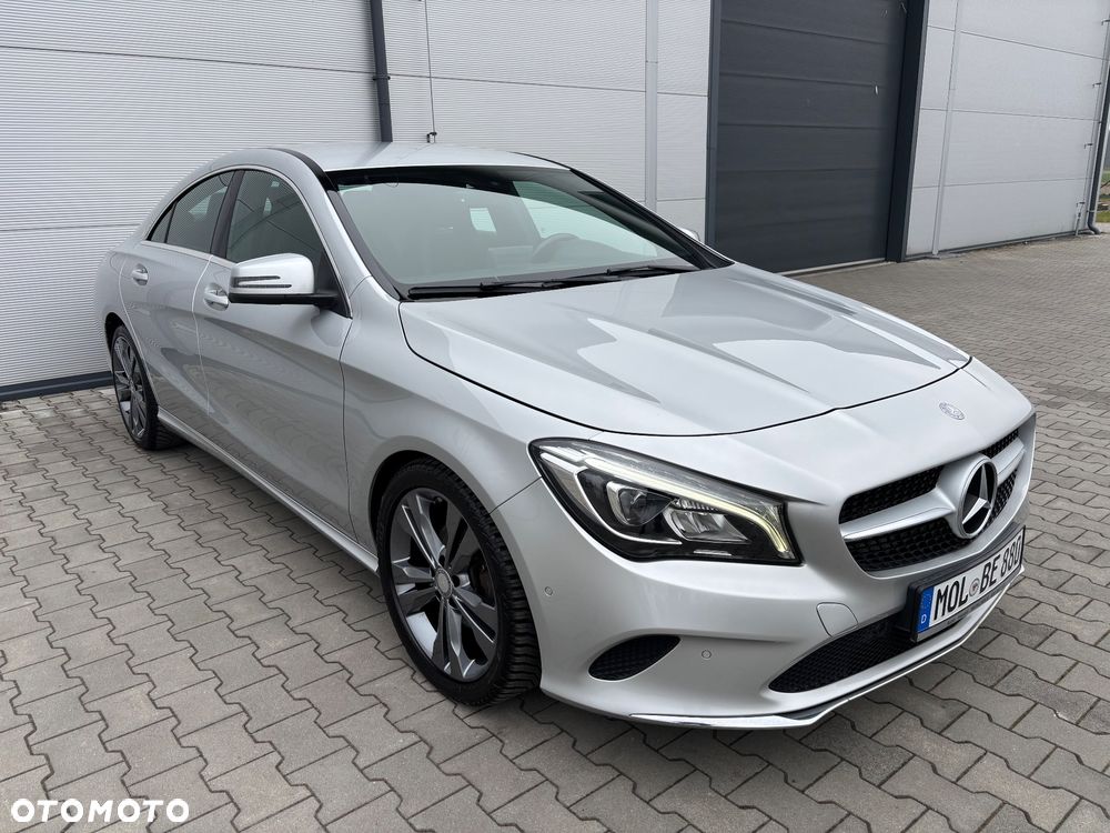 Mercedes-Benz CLA 180 7G-DCT Urban - 11