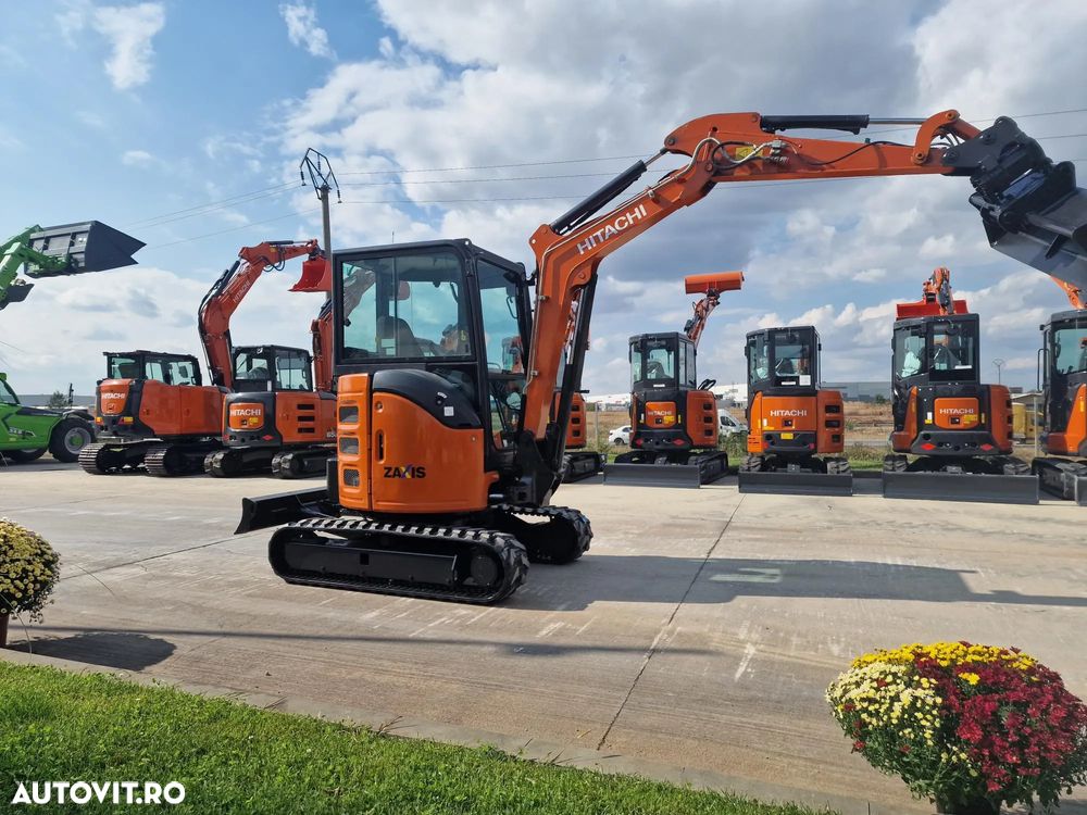 Hitachi 2,7t, CUPLA RAPIDA cu INCLINARE CUPE, 2021, 627h, cupe 400mm, 600mm, taluz NOI, senile 80% bune, inst picon, latime 1,5m, Ad sapare 3m, ridica 1,5t, motor 21CP, Produs in JAPONIA, posiblitate leasing 4 ani, CA NOU-PROMOTIE 32.900 EUR+Tva - 5