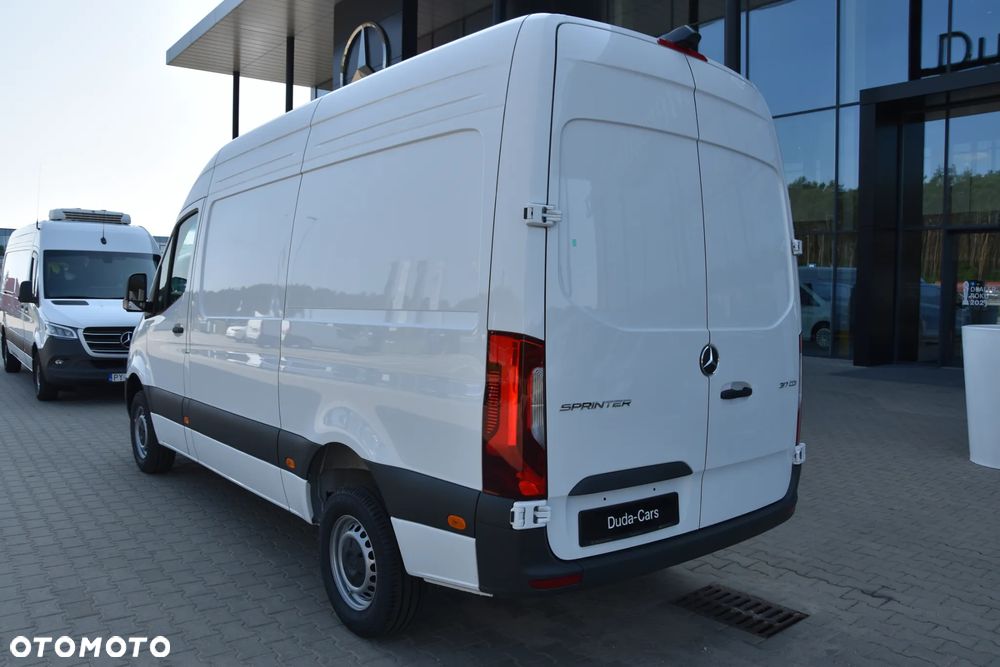 Mercedes-Benz Sprinter - 6