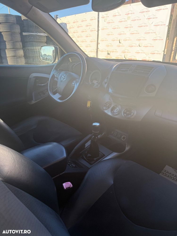 Toyota RAV4 - 11