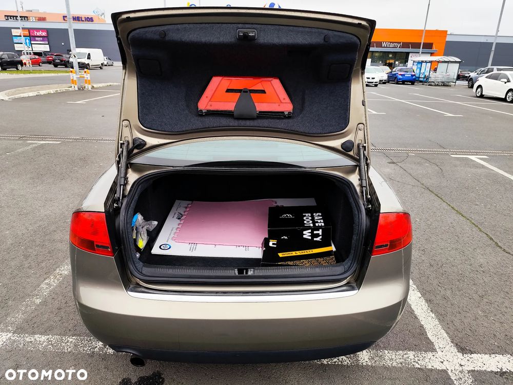 Audi A4 Limousine - 8