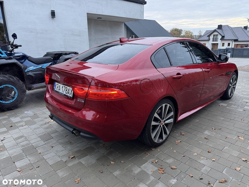 Jaguar XE - 4