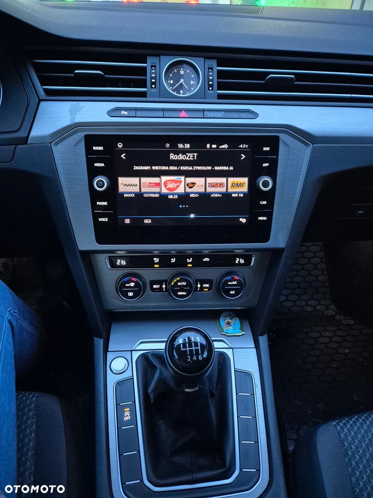 Volkswagen Passat 1.6 TDI BMT Trendline - 14