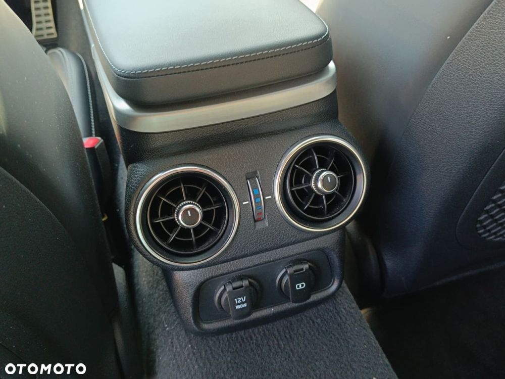 Kia Stinger - 30