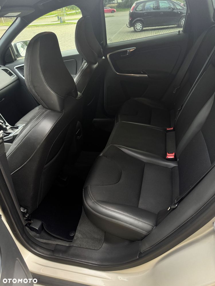 Volvo XC 60 D3 Geartronic Momentum - 17