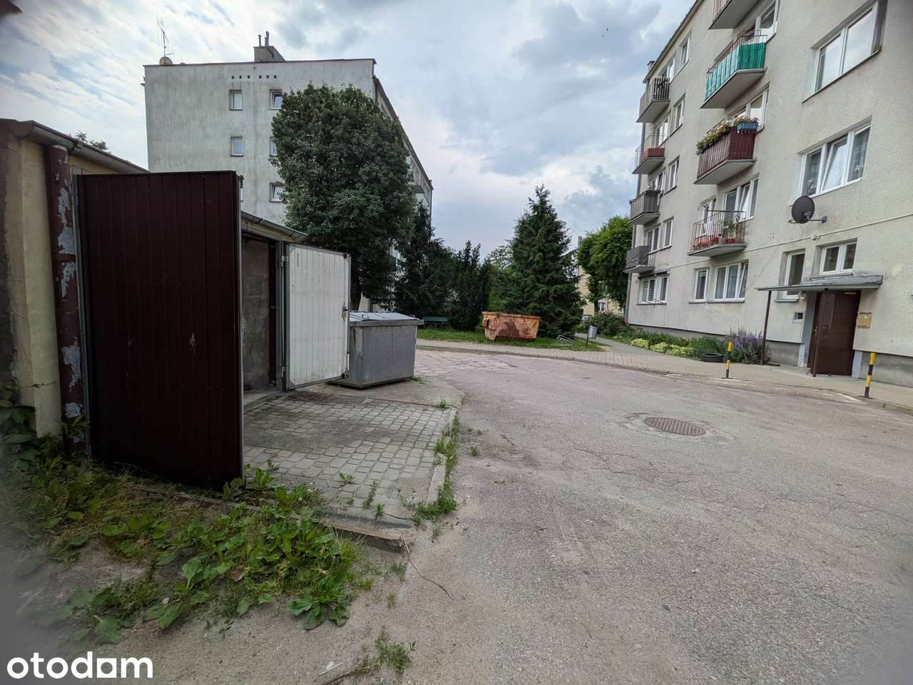 Mieszkanie 36,50 m² z piwnicą, balkonem i murowanym garażem ul. Okrzei
