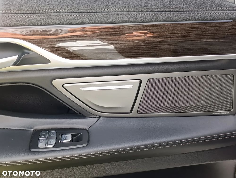 BMW Seria 7 740Li - 11