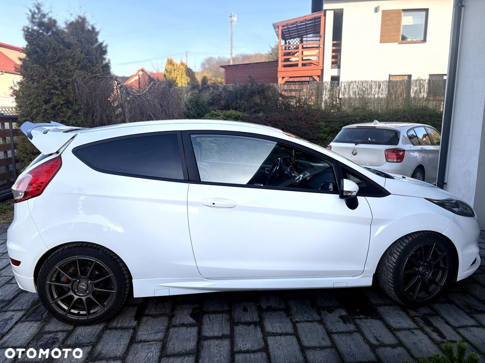 Ford Fiesta 1.6 EcoBoost mit Leder-Sport-Paket ST - 4