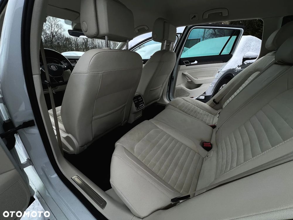 Volkswagen Passat 2.0 TDI SCR DSG Highline - 20