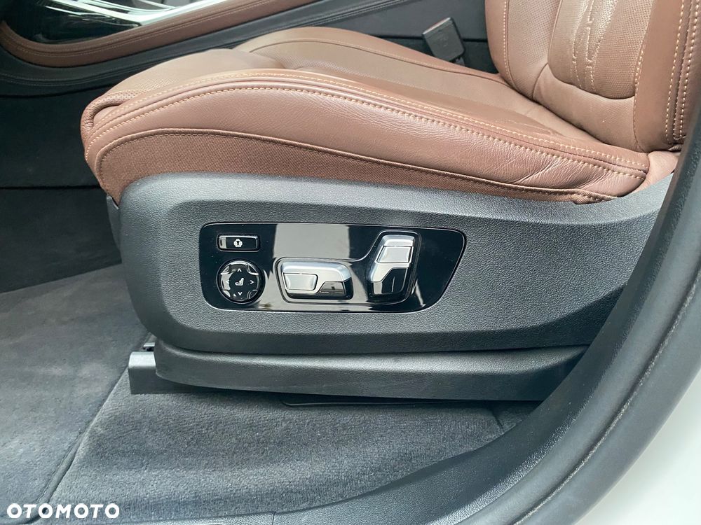 BMW X7 - 28