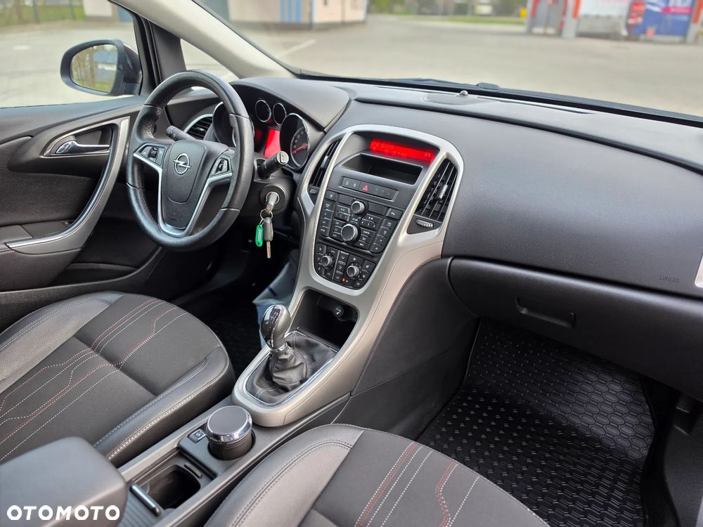 Opel Astra 1.4 Turbo 150 Jahre - 20