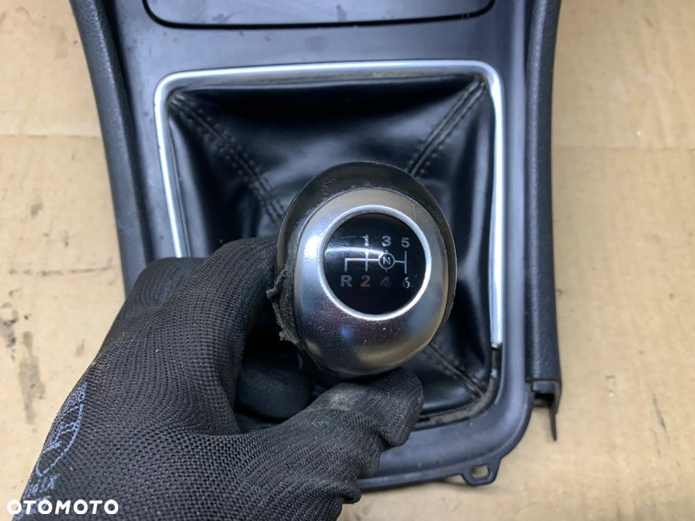 Tunel środkowy osłona tunelu popielniczka Mercedes CLA 117 A1768100179 A1766807100 - 2