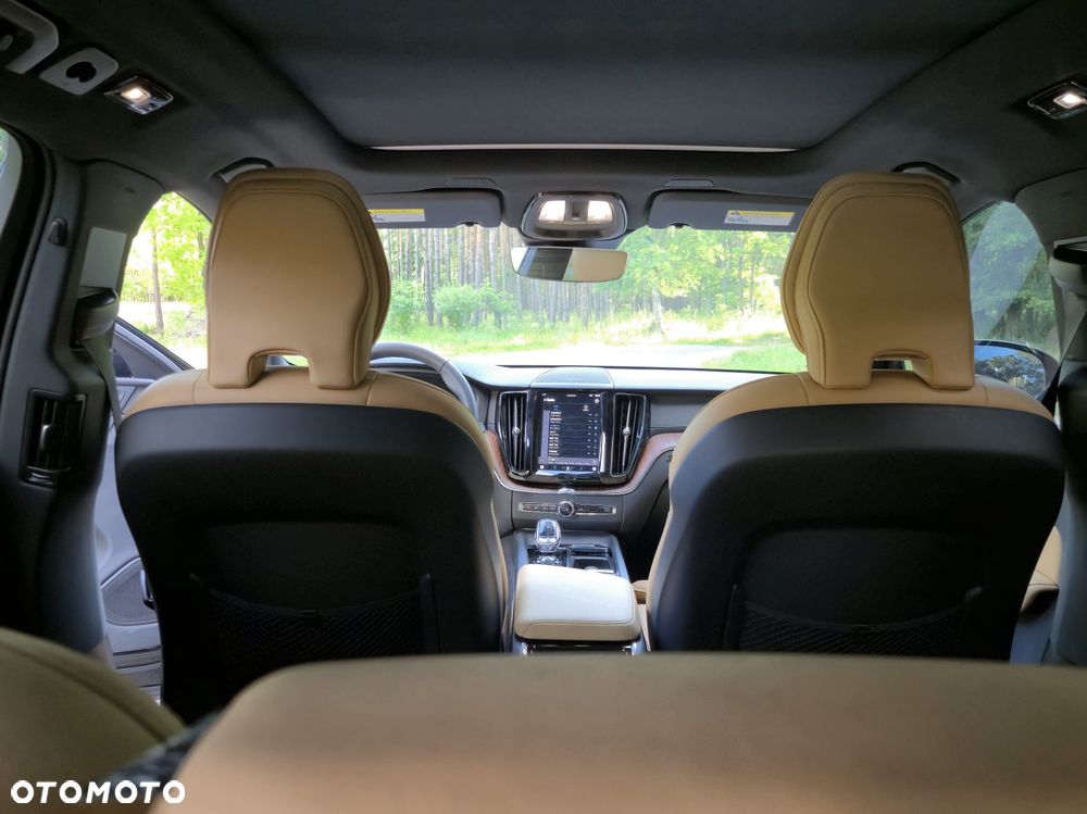 Volvo XC 60 B5 B AWD Ultimate Dark - 18