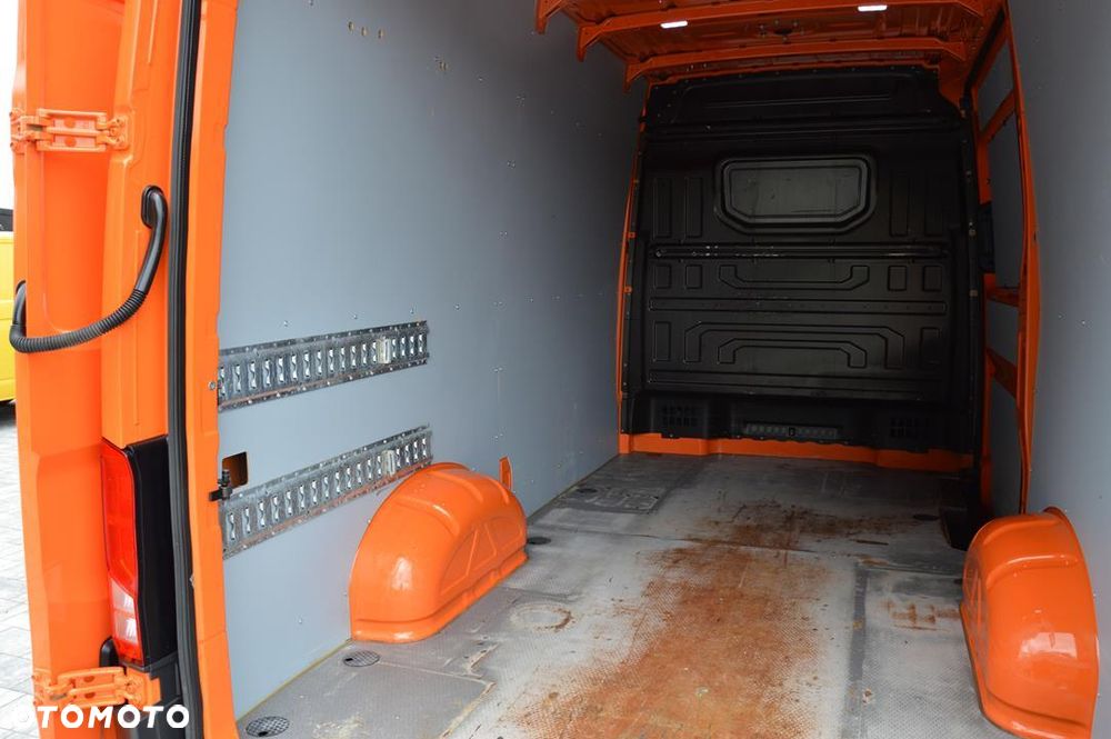 Volkswagen Crafter - 28