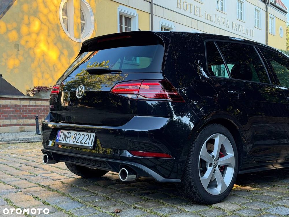 Volkswagen Golf - 17
