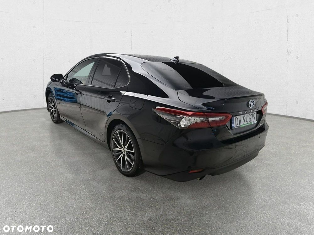 Toyota Camry - 5