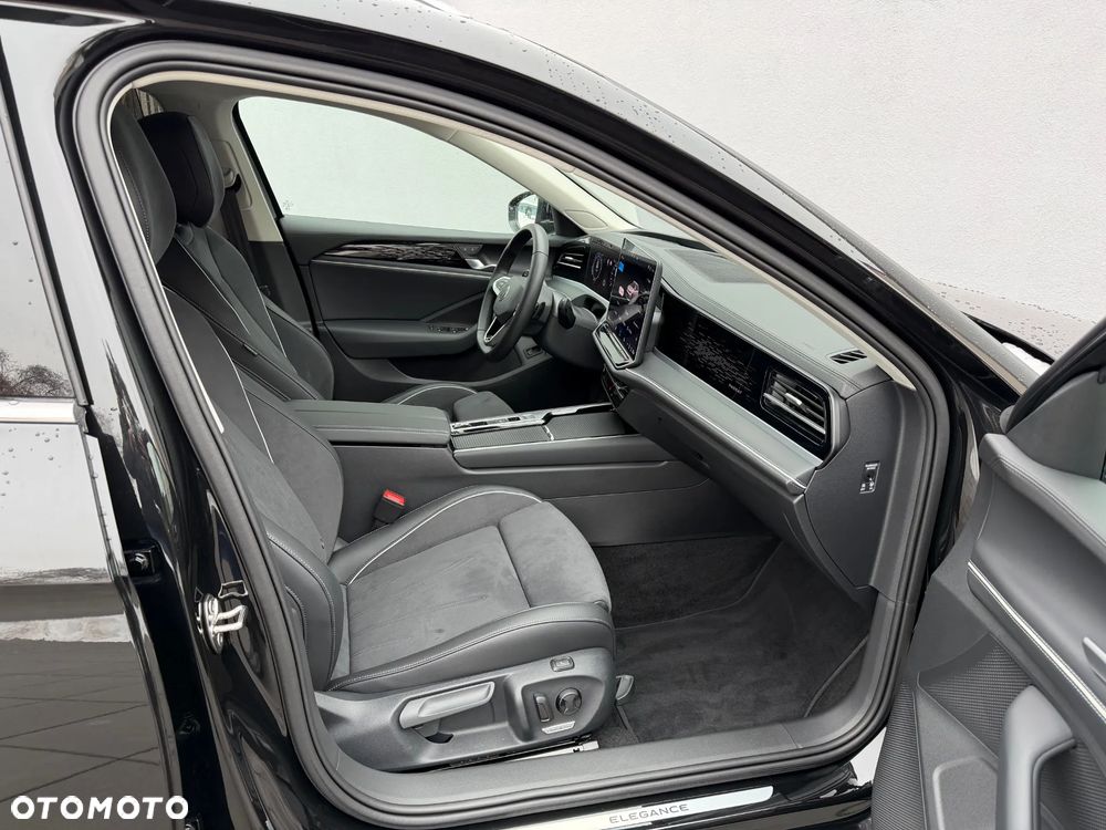 Volkswagen Passat Variant 2.0 TDI SCR 4Mot Elegance DSG - 13