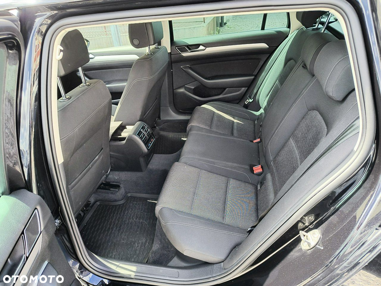 Volkswagen Passat - 12