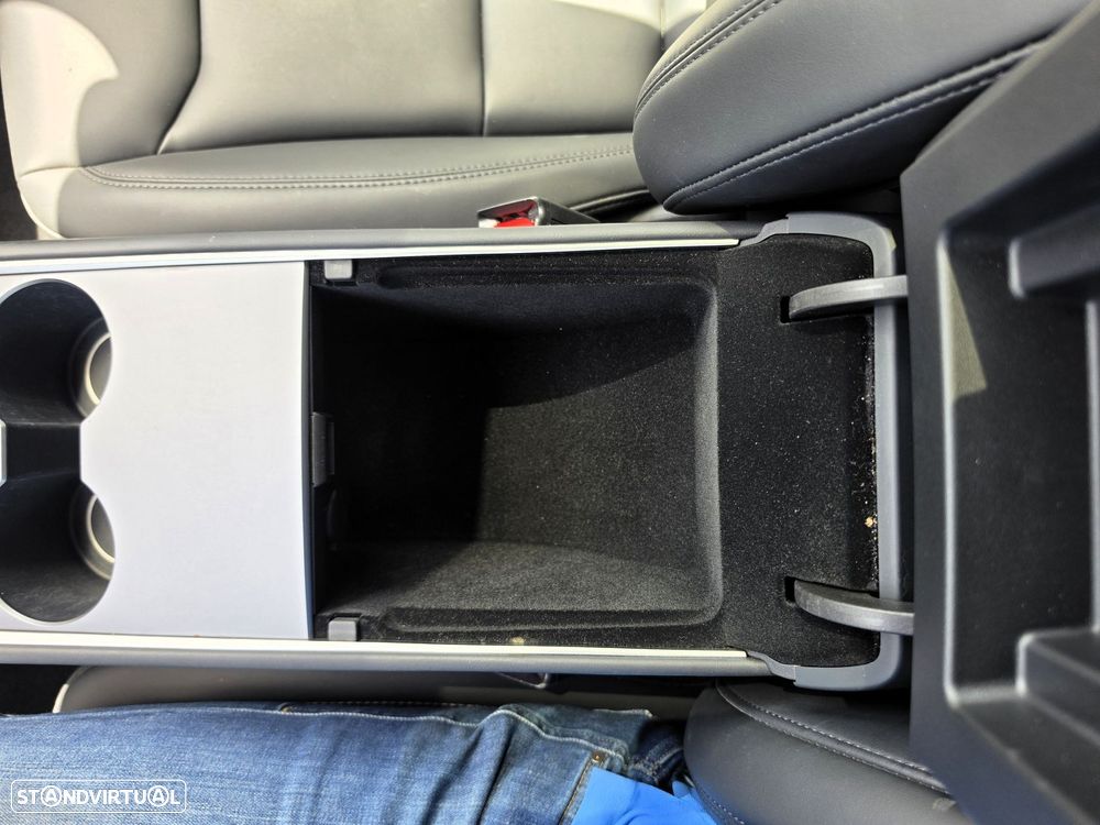 Tesla Model Y Long Range Dual Motor AWD - 26