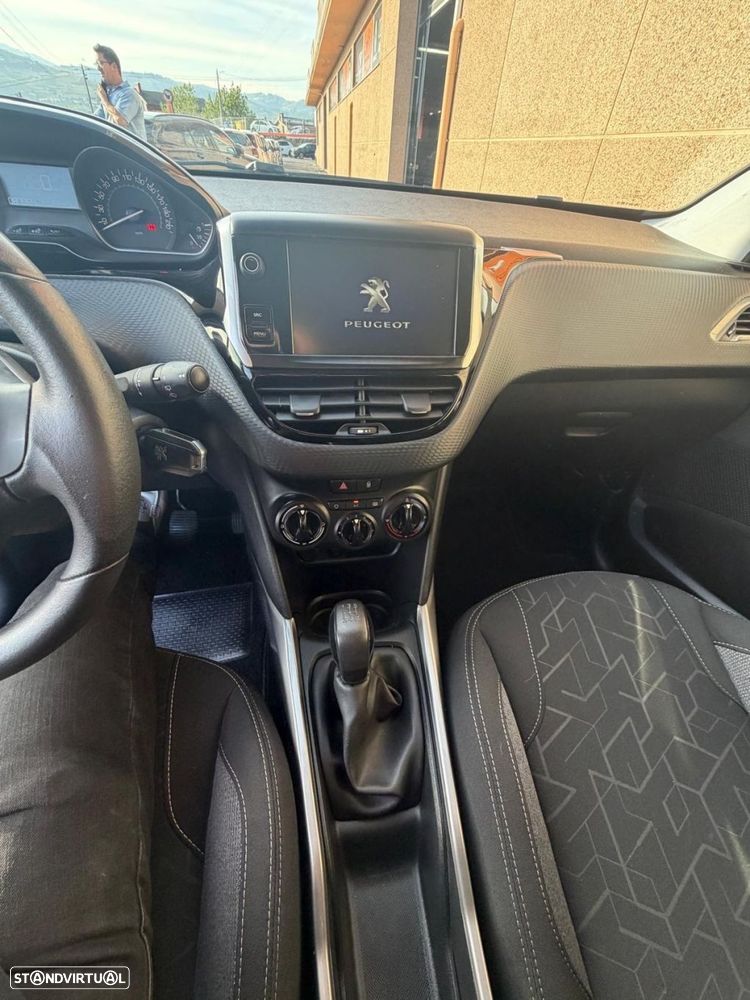 Peugeot 2008 1.2 PureTech Style - 8