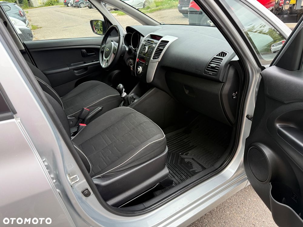 Kia Venga 1.4 CRDi 90 Attract - 11