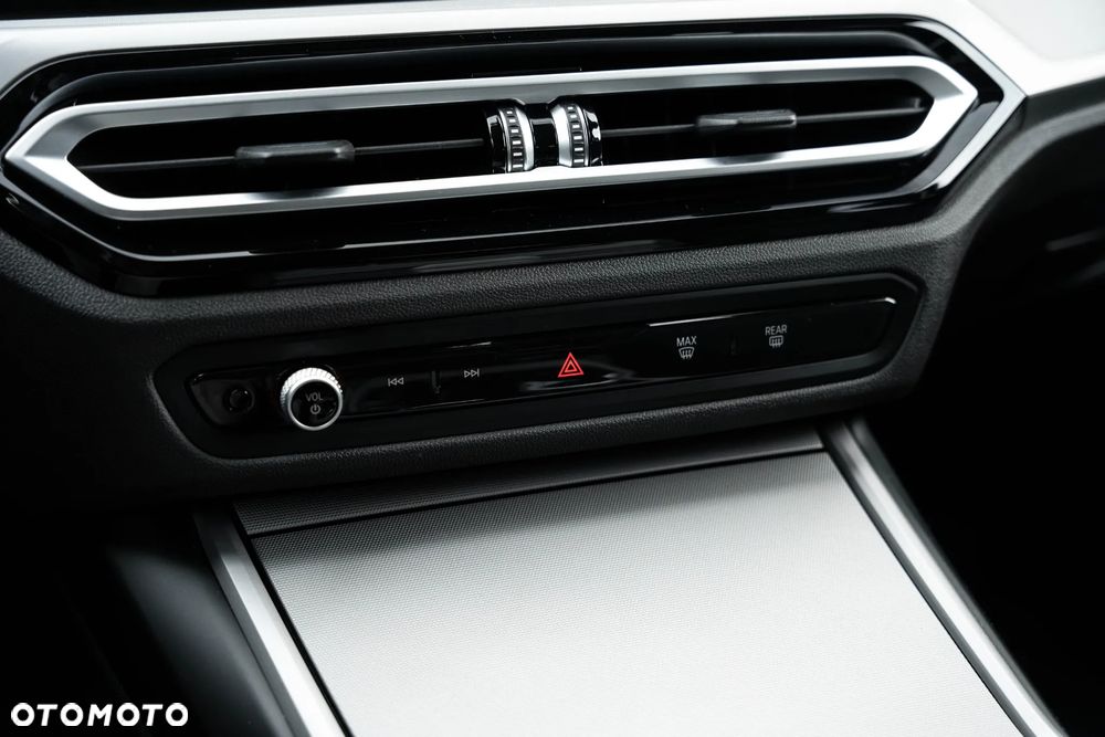 BMW Seria 3 318d - 37