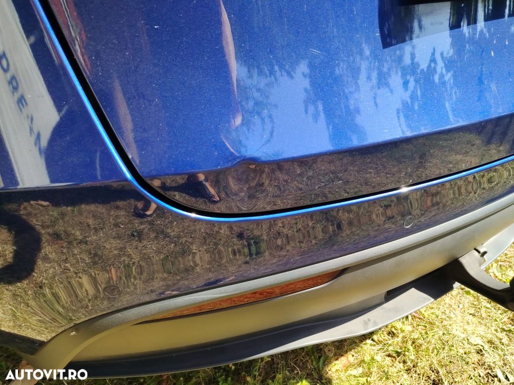 Tesla Model Y - 17