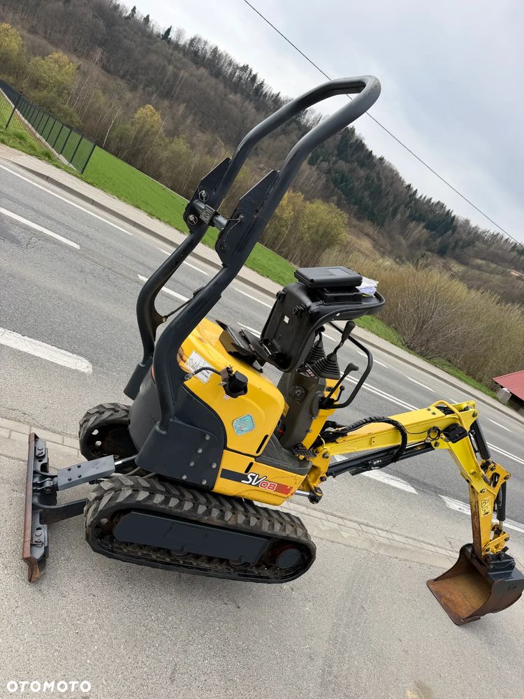 Yanmar SV08-1AS Japońska Minikoparka Koparka 1,1 tony. Maszyna jak Nowa. 2017rok. Pochodzi z Norweskiego Gospodarstwa Ogrodniczego! 2 łyżki. Rozsuwane Podwozie. Dokumentacja. Dodatkowe sekscje Hydrauliczne na młot lub wiertnice. Ani deka luzów czy wycieków. Szybkozłącze. Oryginalne łyżki Steelwrist! Skrętne ramię. OKAZJA Zadbana Maszyna! Bardzo oszczędny silnik Yanmar. Mocne pompy Hydrauliczne!! - 34