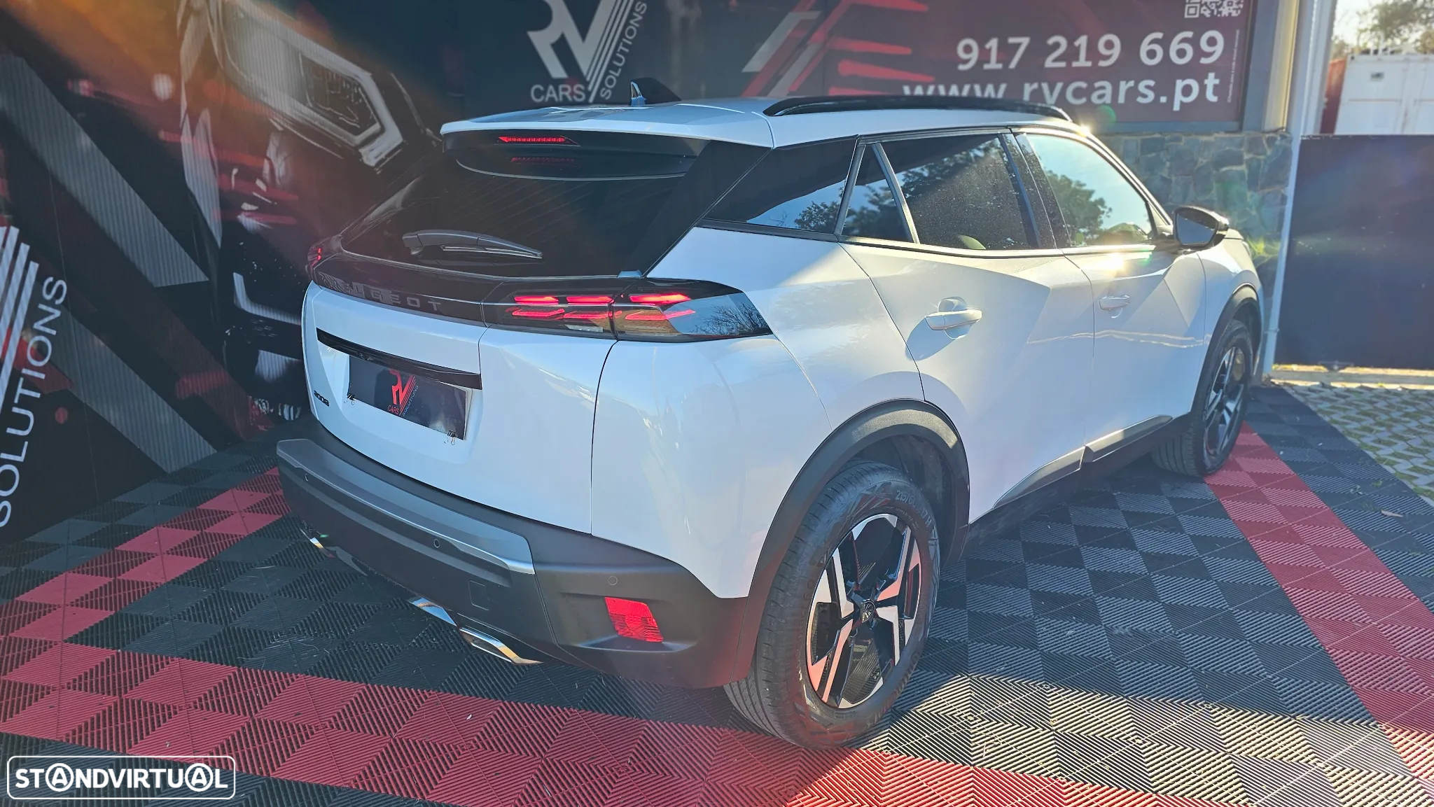 Peugeot 2008 1.2 PureTech Allure EAT8 - 5