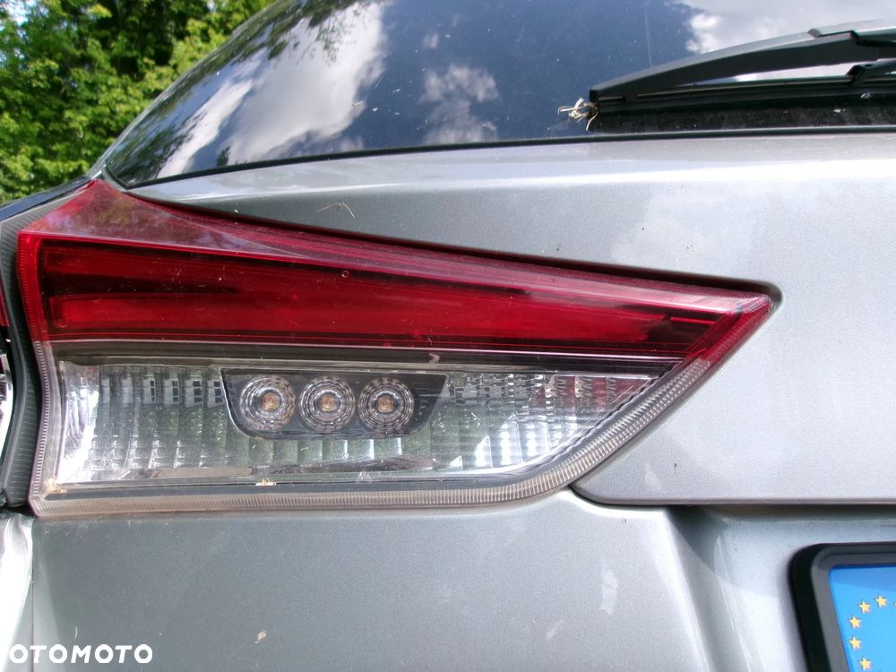 LAMPA TYŁ PRAWA LEWA WEW . TOYOTA AURIS II  LIFT15-18  KOMBI - 2