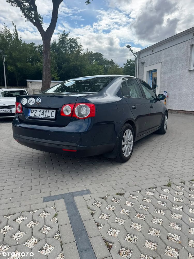 Volkswagen Jetta 1.6 Trendline - 4