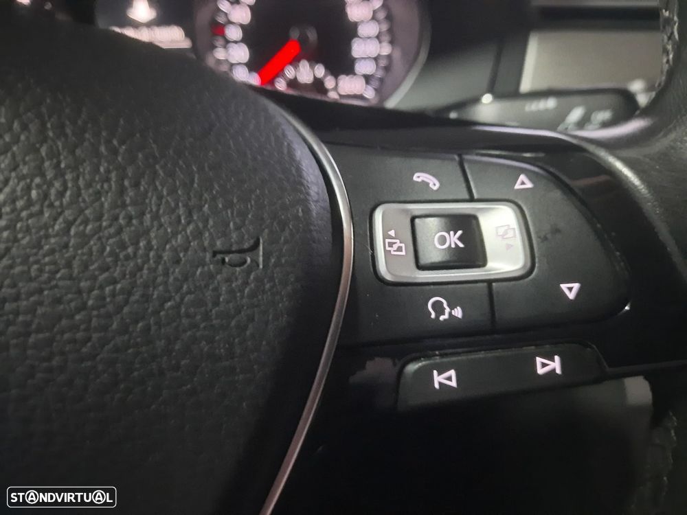 VW Passat 1.6 TDI BlueMotion - 36