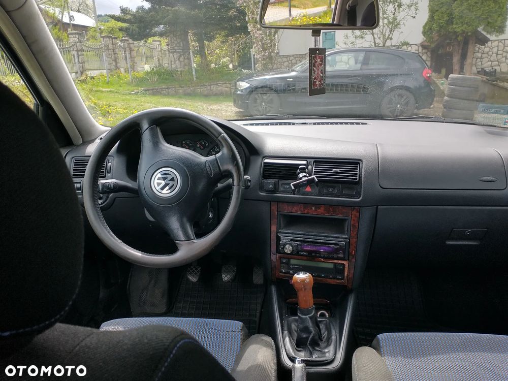Volkswagen Golf - 10