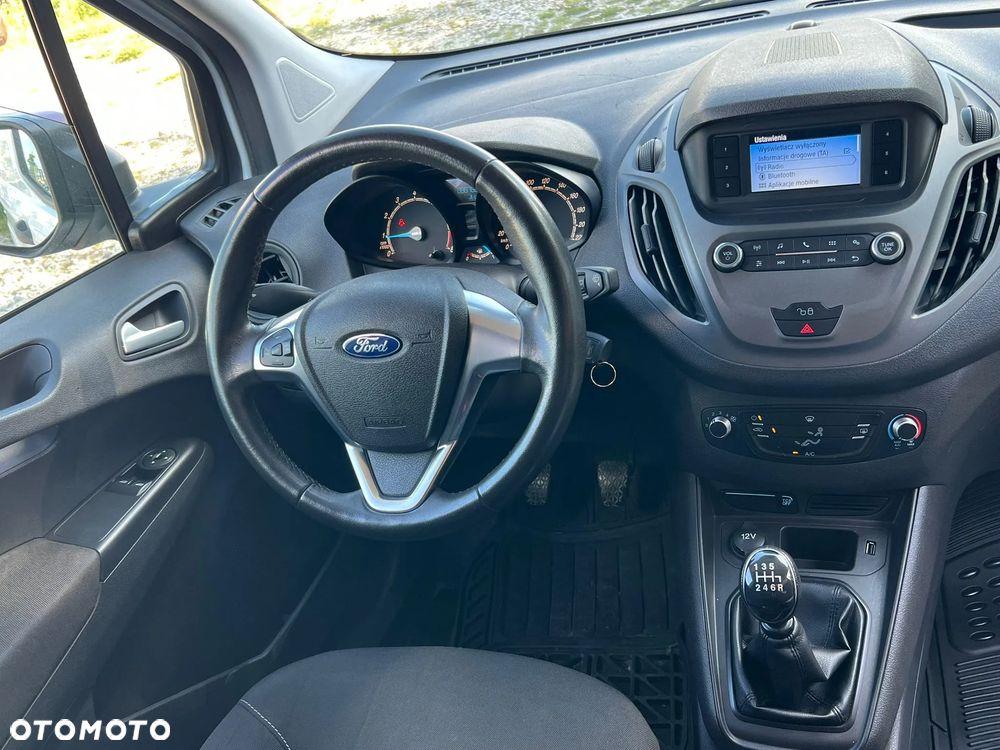Ford Transit Courier - 19