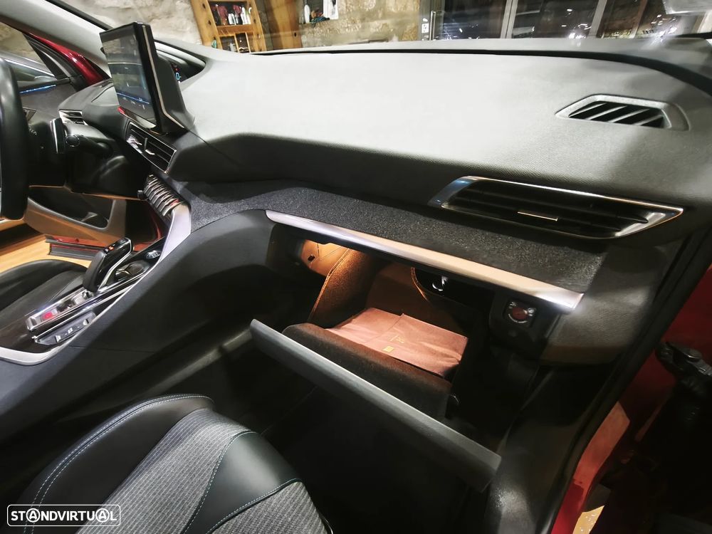 Peugeot 3008 225 e-EAT8 Allure - 32