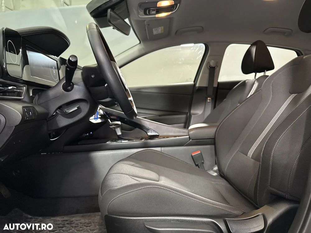 Hyundai Elantra - 22