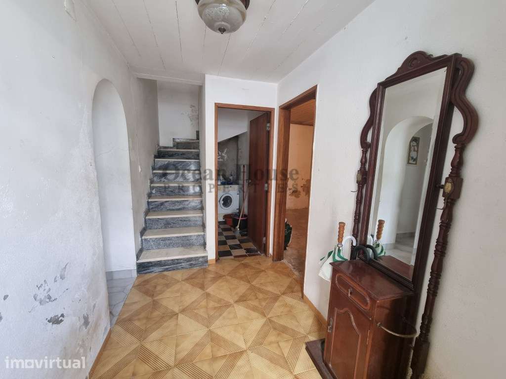 Moradia T2+1 com terraço, para renovar no centro histórico de Loulé. - Grande imagem: 3/20