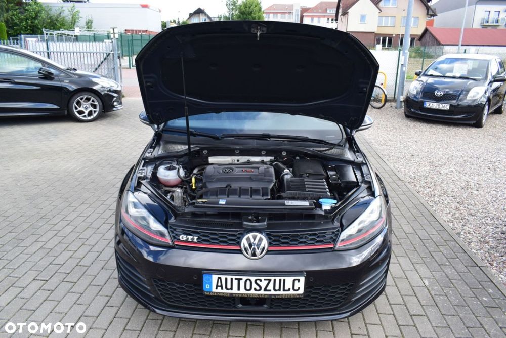 Volkswagen Golf - 16