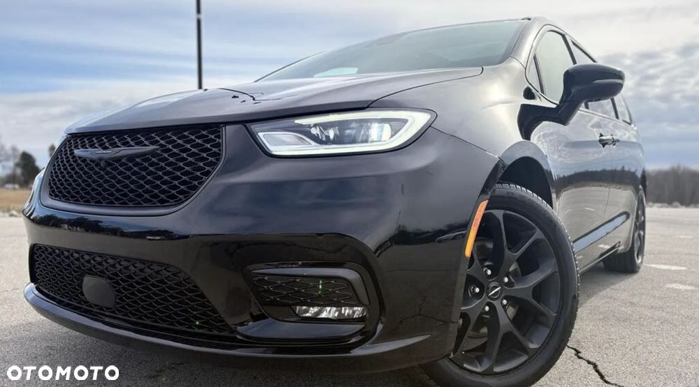 Chrysler Pacifica - 1