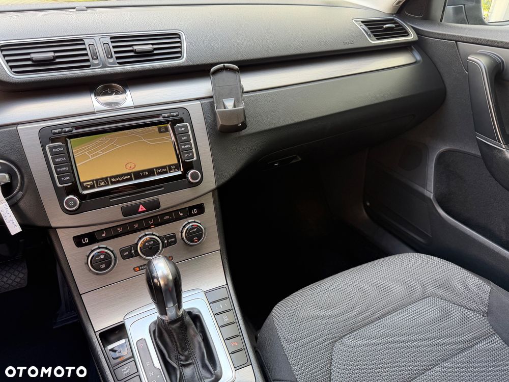 Volkswagen Passat Variant 2.0 TDI DSG BlueMotion Technology Comfortline - 24