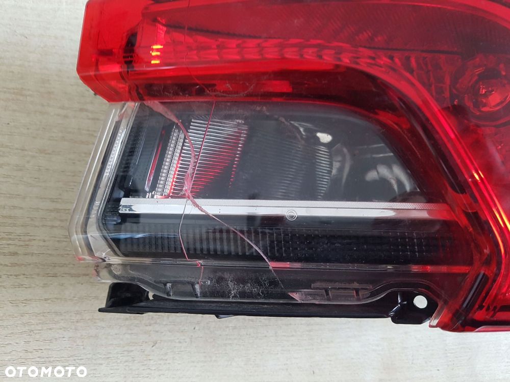 toyota corolla e21 sedan 19^ lampa led prawy tył 81550-02d12 - 4