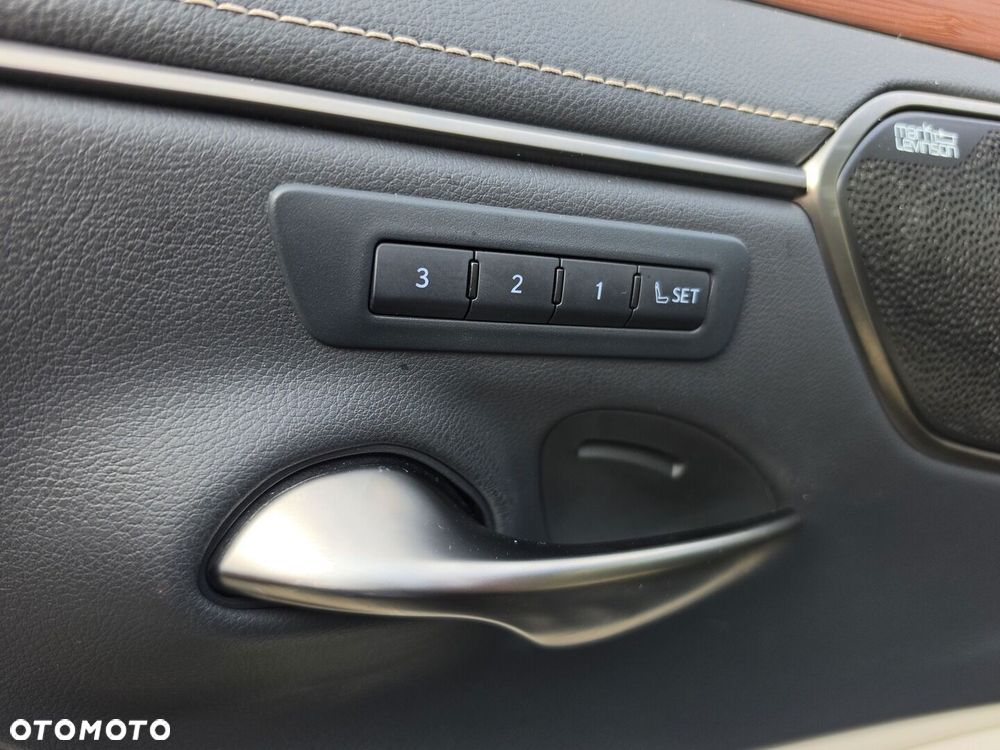 Lexus ES 300h Prestige - 16