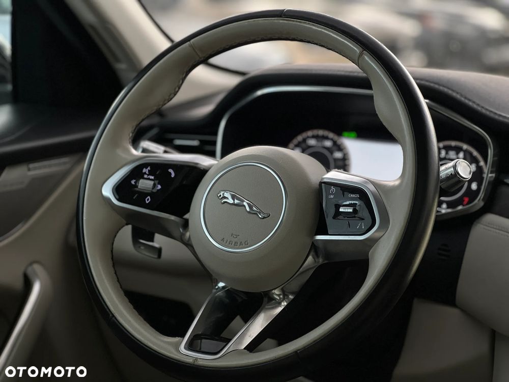 Jaguar F-Pace - 25