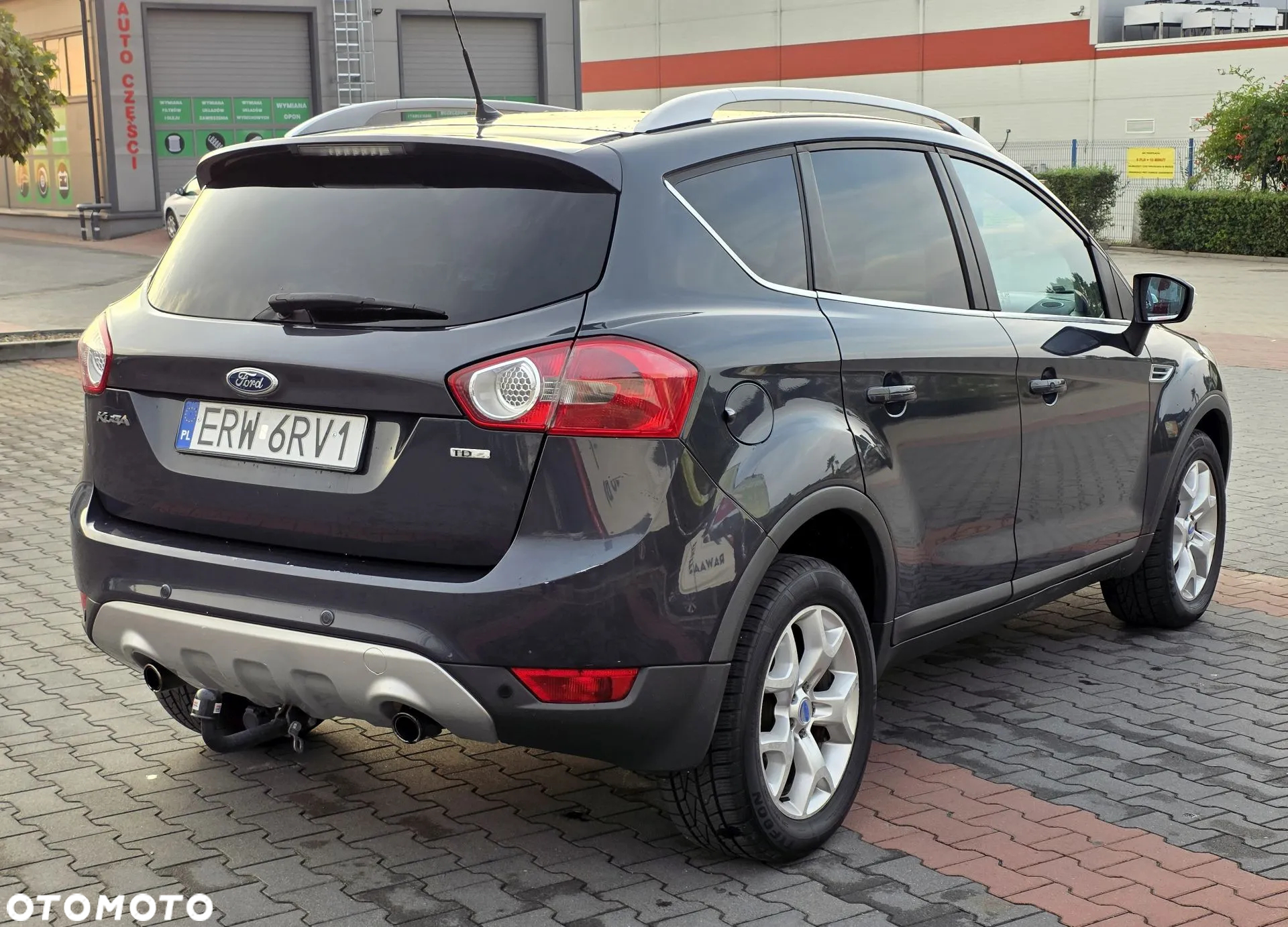 Ford Kuga 2.0 TDCi 2x4 Titanium - 4