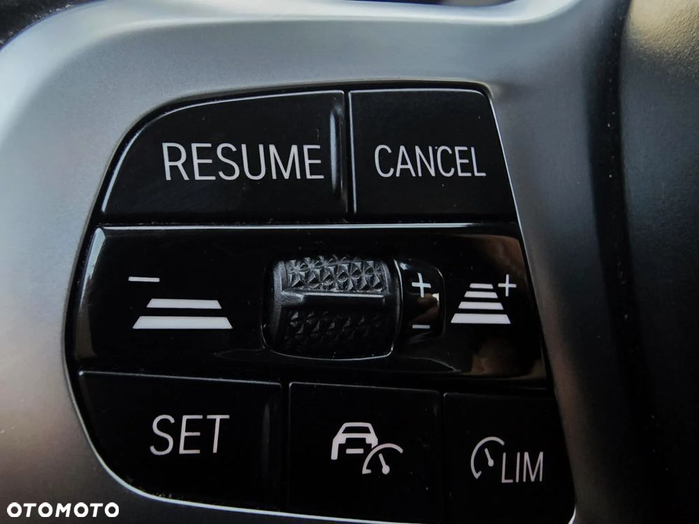 BMW Seria 3 318d Touring Advantage - 28