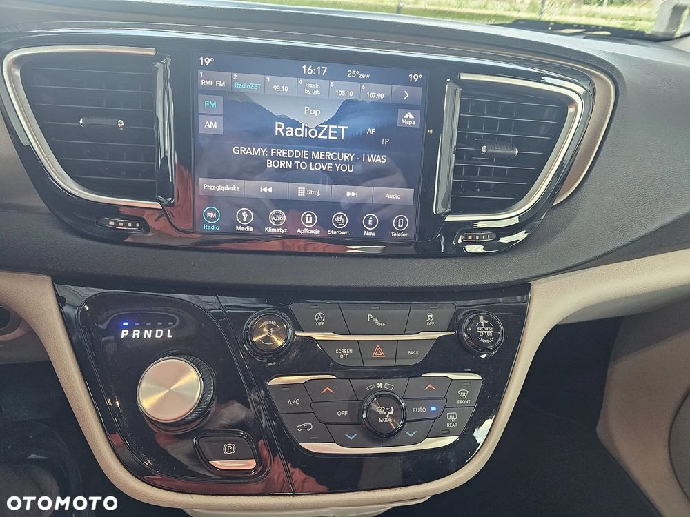 Chrysler Pacifica - 28