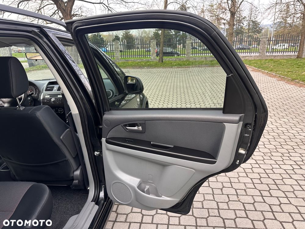 Suzuki SX4 1.9 DDiS DPF 4x4 Comfort - 22