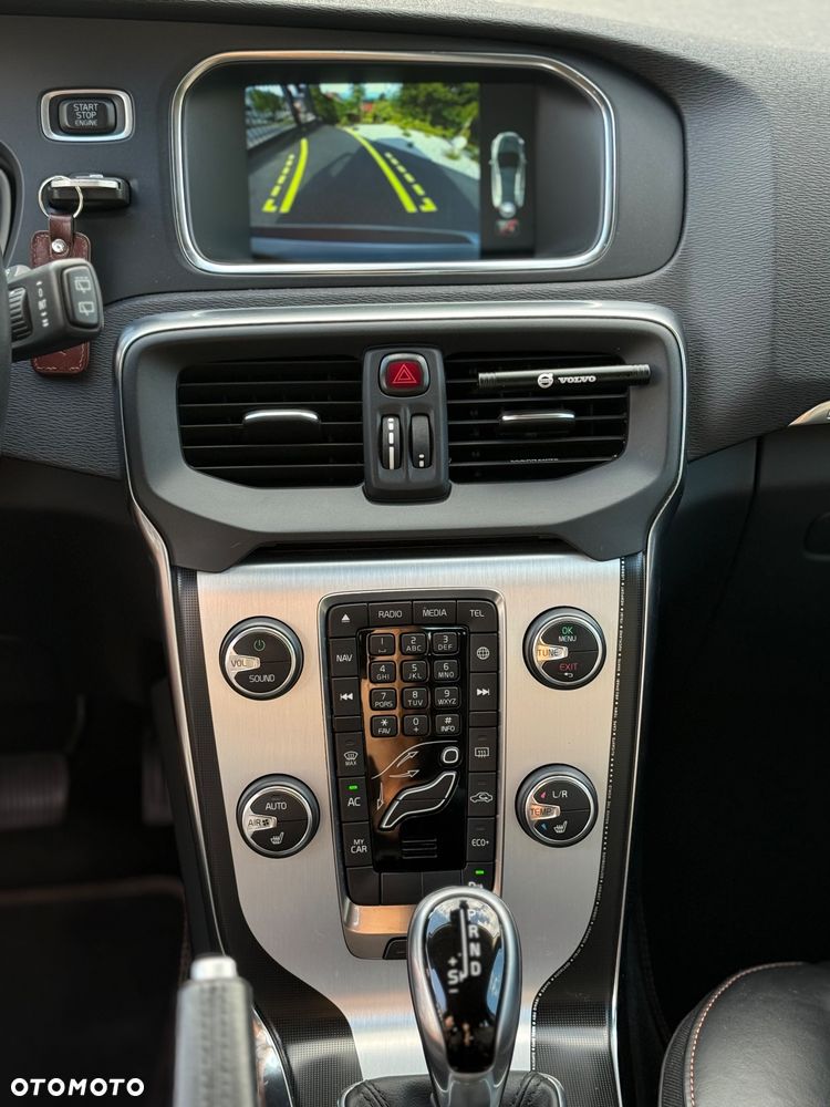 Volvo V40 Cross Country T3 Drive-E Ocean Race - 10