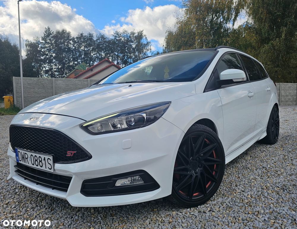 Ford Focus Turnier 2.0 EcoBoost ST mit Leder-Sport-Paket - 1